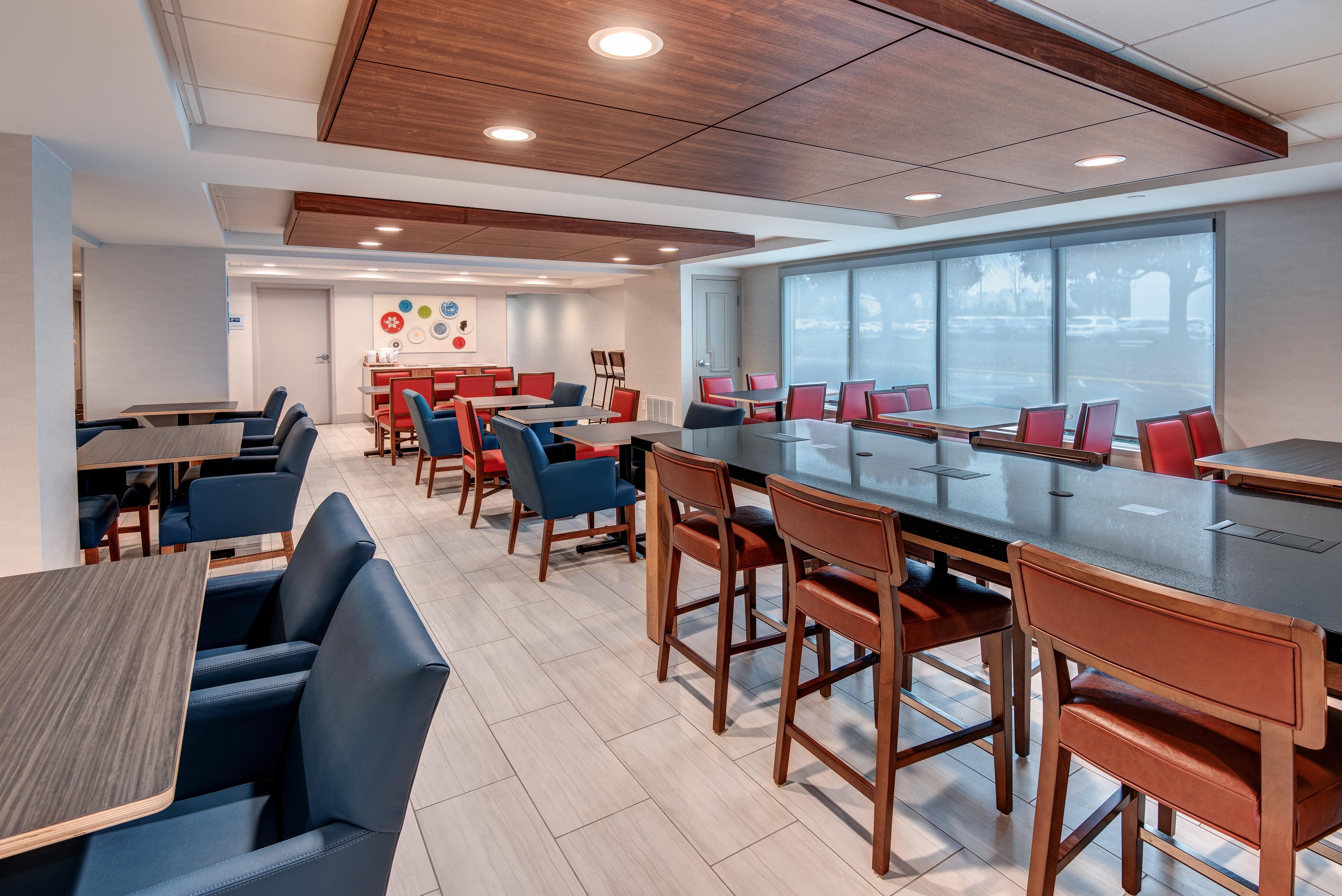Holiday Inn Express & Suites West Long Branch - Eatontown By Ihg Exterior photo