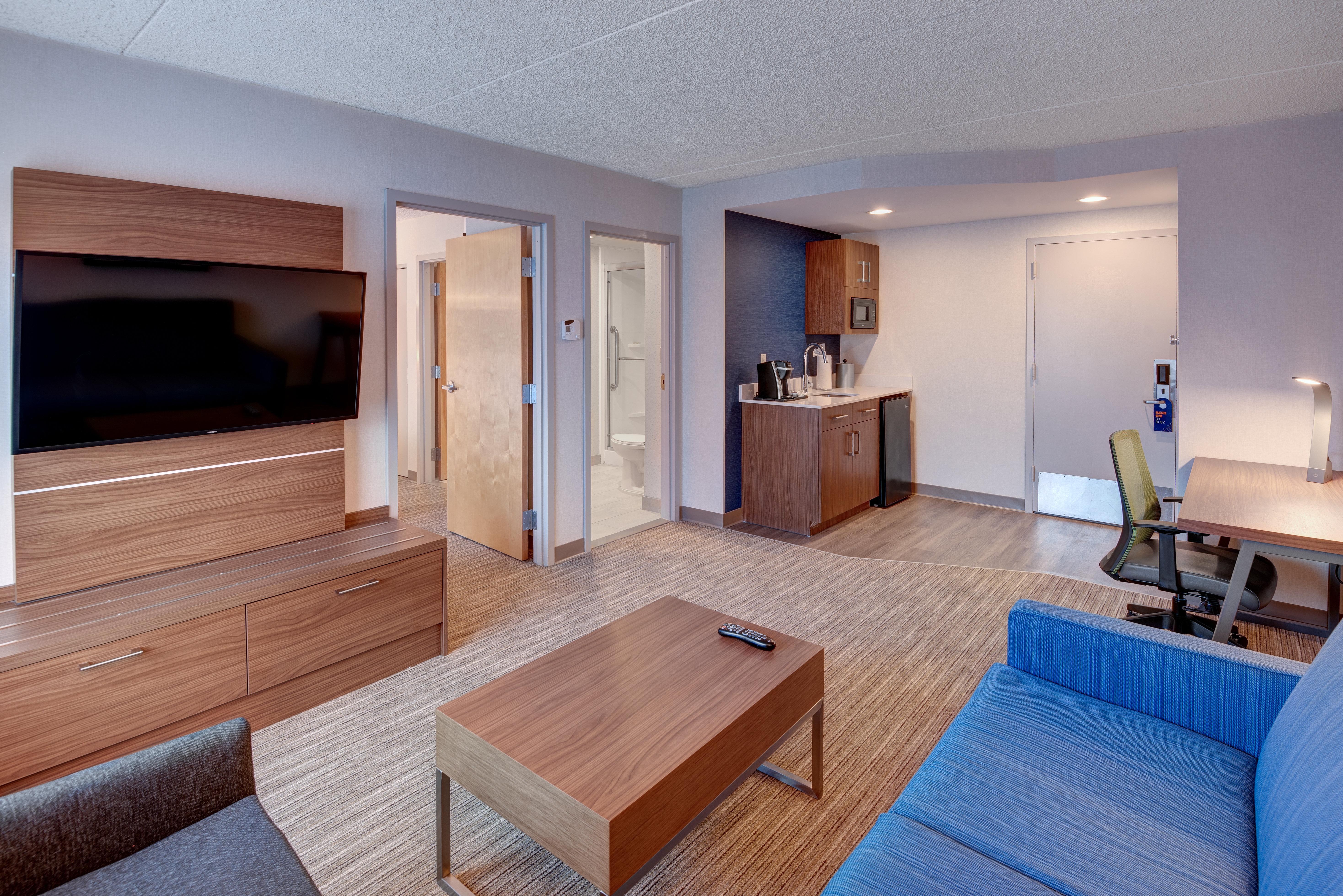 Holiday Inn Express & Suites West Long Branch - Eatontown By Ihg Exterior photo